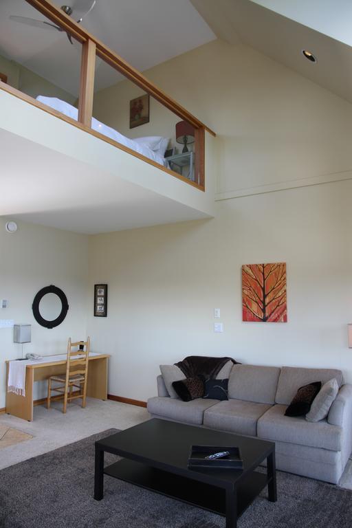 Moon Water Lodge Malahat Zimmer foto