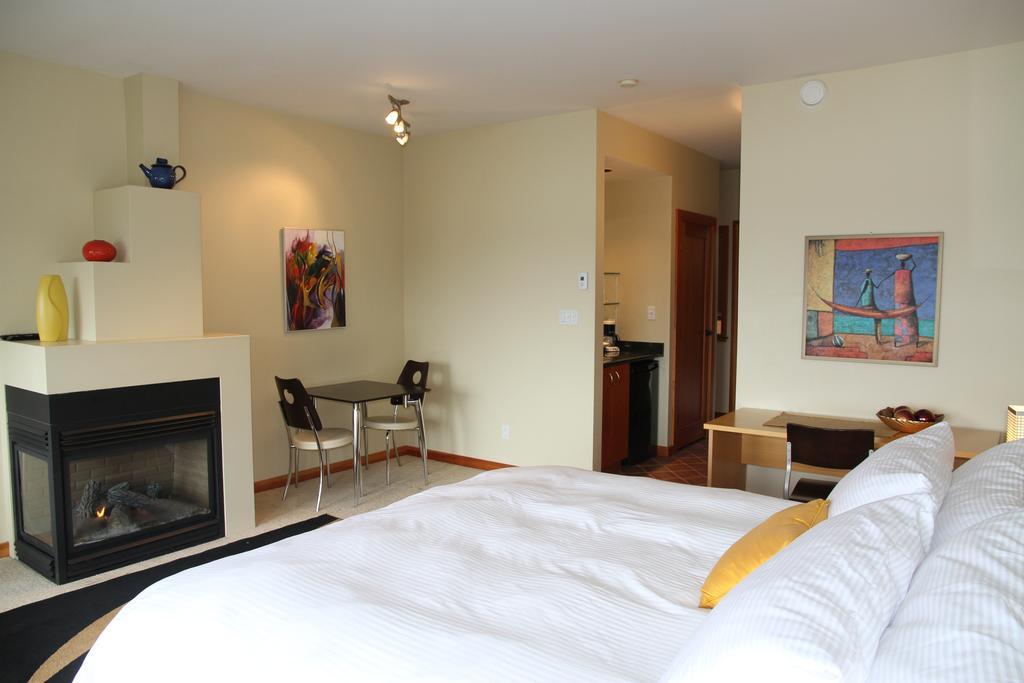 Moon Water Lodge Malahat Zimmer foto