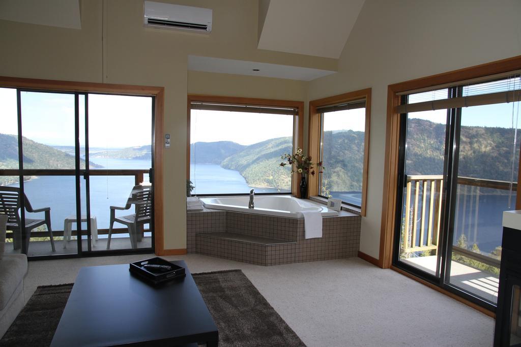 Moon Water Lodge Malahat Zimmer foto