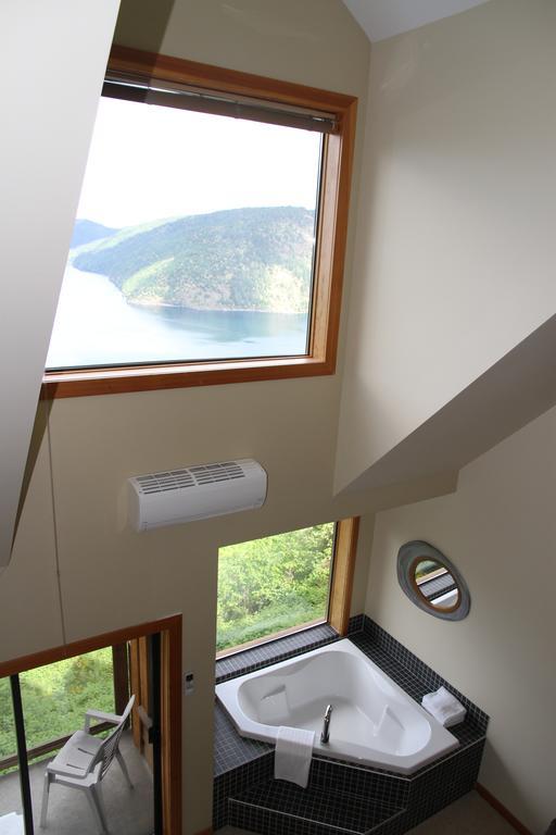 Moon Water Lodge Malahat Exterior foto